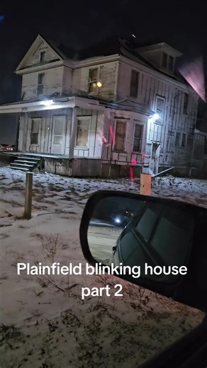 Mystery blinking Plainfield house part 2... walking up. Let me know what you think!#plainfield #sos #creepyhouse #investing101 @Jessica Boland