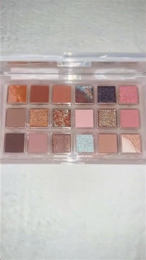 Huda Beauty Rose Quartz Palette #hudabeauty #eyeshadow #youtubeshorts #youtube #makeup #rosequartz