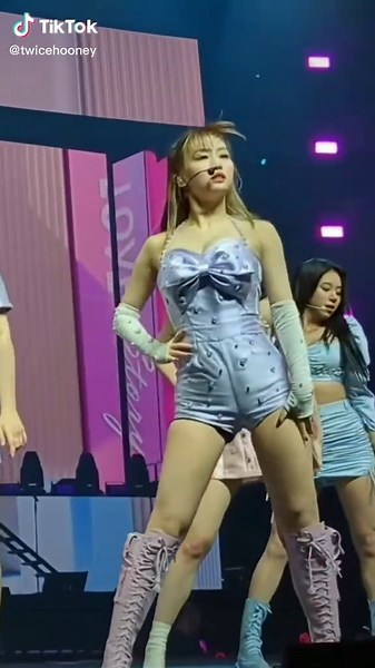 TWICE Performance: Energetic Dance Routine on Stage
