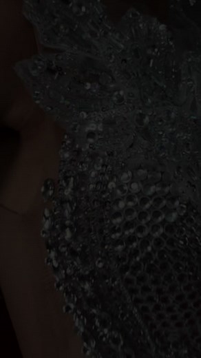 En tono plateado fue elaborado este hermoso diseño . Cada diseño nos inspiramos en cómo resaltar la belleza y la figura de nuestras reinas. #vestidos #missecuador #viral_video #misses #ecuador🇪🇨 #missuniverse