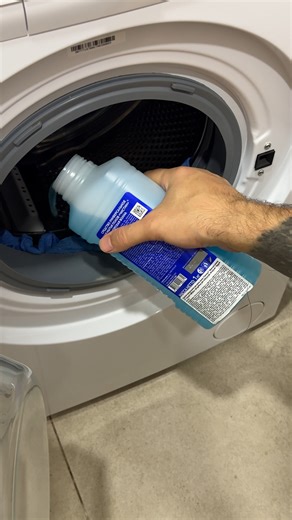 370K views · 2.4K reactions | Bet you never knew this. Cleaning a washing machine #lifehacks | T.Lifehack USA | Facebook