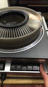 Kodak Carousel slide Projector Model 550 w/ Remote & 80 Slide Tray