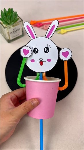 Make a peek-a-boo bunny out of paper cups and straws! It's so much fun! Come and play with your kids! #DIYCrafts #ParentChildCrafts #KindergartenCrafts #HomemadeToys #fblifestyle | Art, Crafts and Journals