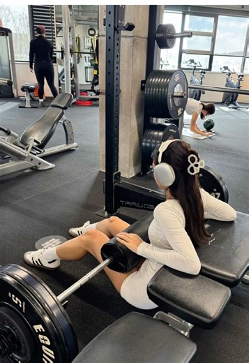 I remember doing this workout of chole ting 2 weeks sherd and believing the results. @Chloe Ting #chloetingworkout #absworkout #2019tiktok #covid19 #fypシ゚viral