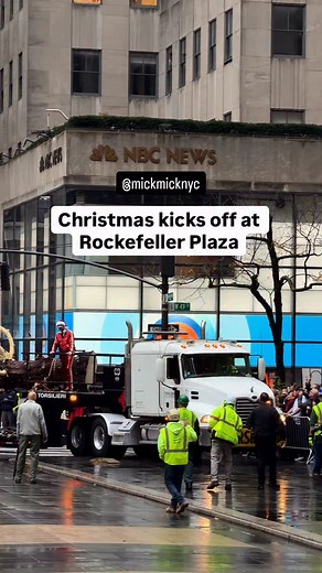 39K views · 9K reactions | It’s officially holiday time in NYC ✨ The...