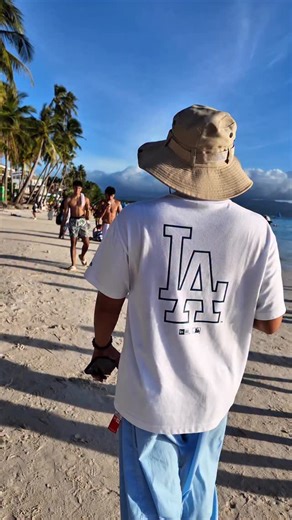 Jamil Sultan on Instagram: "More Trips daw ang ni lolook forward nila sa 2026 #QuickChatInBoracay🎤"