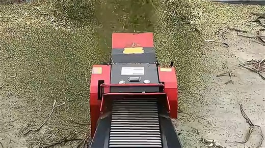 沃农赛德铡草机，动力非常的足，打出来的料非常的细