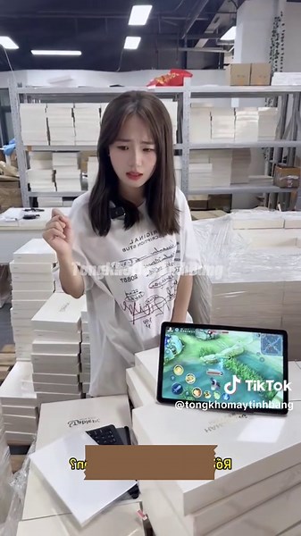 Mời A/C Vào Live Em Săn Ngay Máy Tính Bảng 2025 Về Xem Phim Chơi Game Làm Việc Giải Trí ... Cấu Hình Cao Với Ram 16G   Bộ Nhớ 1024G(1T), Chip Snapdragon 888, Màn Hình 2K, Pin 12.000 mAh ... Máy Mới Nguyên Siu Và Bảo Hành Tới 3 Năm, Đổi Trả Trong 15 Ngày, Ngoài Ra Còn Tặng Thêm 9 Phụ Kiện Bao Gồm : 1. Bao Da 2. Bàn Phím Bluetooth 3. Cục Sạc Nhanh 4. Tai Nghe 5. Dây Chuyển Đổi 6. Bút Cảm Ứng 7. Que Chọt Sim 8. Giá Đỡ Máy Tính Bảng 9. Miếng Dán Màn Hình #tiktoklive #maytinhbang #maytinhbanggiare #m