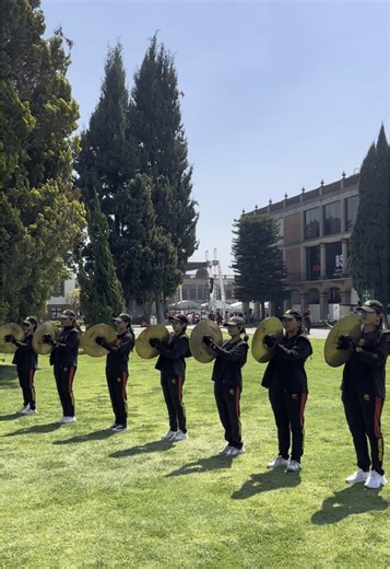 Energetic Cymbal Line Performance in Mexico