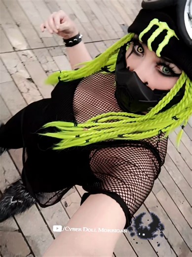 Outfit check! The Queen is ready to dance, Machines!! 🦾🔥☣️🦇🖤✨ . . #cybergoth #industrialdance #gothgirl #cyberpunk #gasmask