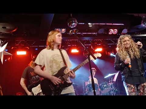 paranoid live (pop forum)