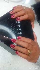Assurez une bonne tenue de votre vernis à ongles pendant une quinzaine de jours grâce à une jolie manucure semi-permanente 💅😍 | La Luna Spa