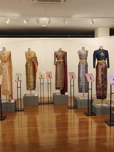 ชุดไทยพระราชนิยม 8 แบบ พิพิธภัณฑสถานแห่งชาติเจ้าสามพระยา จ.พระนครศรีอยุธยา #รักพระพันปีหลวง #รักผ้าไทย #รักประวัติศาสตร์ไทย