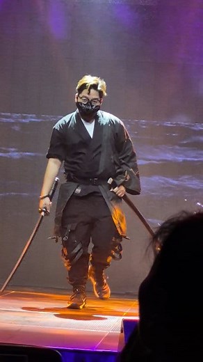 2.9K views · 12 reactions | Here comes the modern ninja 亮 #lateuploads #latepost #modernninja #ninja #costume #costumecontest #costumeideas #fashionshow #fashionshowevent #thechain #PremiereNight #movienight | J&WHings | Facebook