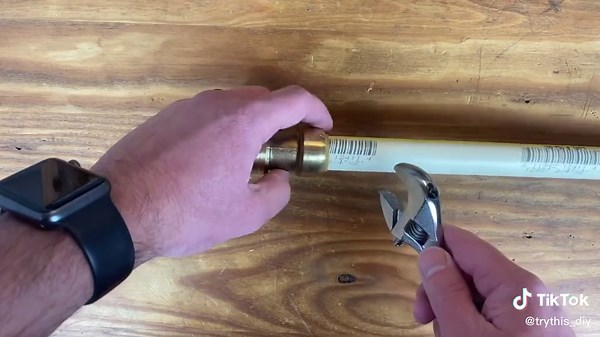 How to remove a sharkbite without the removal tool #lifehack #diy #plumbing #sharkbite