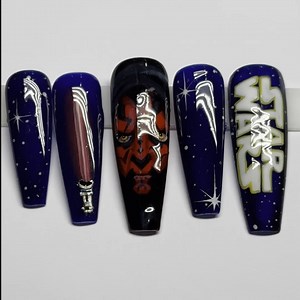 ¿Te pidieron un diseño de Star Wars para este día? No te preocupes, acá te dejamos uno que a tus clientes les va a encantar 🪐🛸 #StarWarsDay #may4thbewithyou #nailsdesign #NailArt #nailartist #belleza #Tendencias | Nail Factory