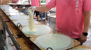How to Make Spring Roll Skin - Taiwanese Top Skills (Traditional Spring Roll Wrappers) | iTravel愛七桃