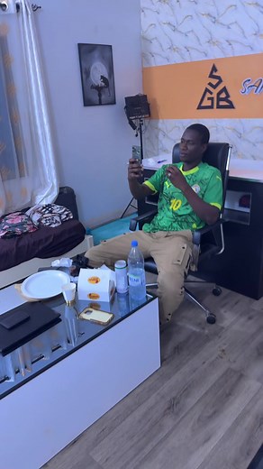 Thiey Pa Assane 😂 war nga yoré portable bou melni ak lingay pub iPhone lep 😂 @pagtv2 @Pa Assane Senegal #football