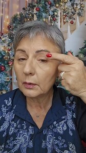 ✨ Paupières tombantes : l’astuce trompe-l’œil qui change tout ✨ Tu as l’impression que ton regard paraît fatigué ou que ton maquillage ne se voit pas ? Cette vidéo est faite pour toi 💫 Je te montre une technique trompe-l’œil simple et efficace pour minimiser la paupière tombante et ouvrir le regard, sans alourdir. 👉 Dans cette vidéo : ✔️ La palette 10, idéale pour structurer le regard ✔️ L’importance des bons pinceaux (ils font toute la différence pour un joli résultat) ✔️ Une application préc