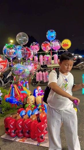 Sih gemoy Happy banget main balon bubble gelembung sampai keringetan 😍🥳