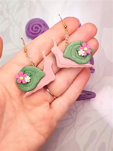 I love these little snails so much! I especially love that you can use the slug and shell cutters separately or put any other “shell” shape on your snail that you’d like! 🐌🥰 #snailart #slugsofinstagram #polymerclaycutters