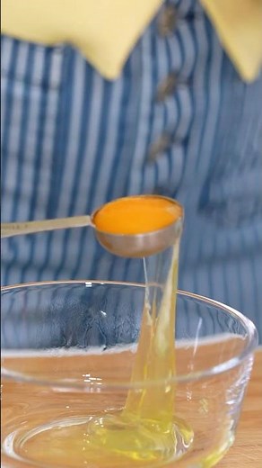 The Spoon Trick for Separating Egg youlks from egg whites 🥚
