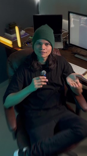 JavaScript: Es el tercer lenguaje que te recomiendo dominar en la programación web (Primero inicia con HTML y CSS). Si quieres mi ayuda, lee hasta el final 👇🏽 Este es, podría decirse, uno de los lenguajes más populares para programar, por su facilidad y uso en casi todas las web del mundo. Además de que hoy se usa no solo en programación web, si no en servidores o hasta en aparatos electrónicos. (Si, tu aspiradora puede estar usándolo). Hay cientos de empresas buscando expertos en JavaScript, 