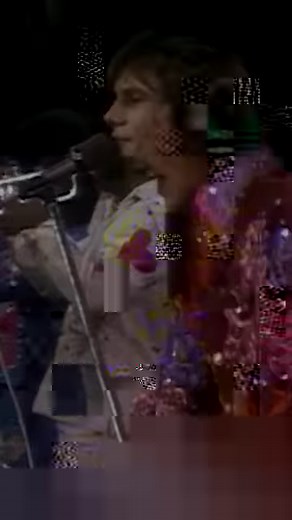 Tell me I'm your lovin' man 🕺 #thatsthewayilikeit | KC and The Sunshine Band