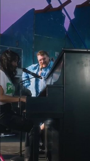 That opening piano… Teddy Swims singing “A Thousand Miles” at Coachella ft Vanessa Carlton