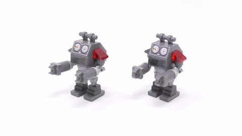 Recreating the 2018 LEGO Mech Chess Set: Detailed Build and Assembly