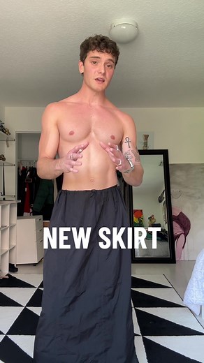 Men's Skirt Try-On: A New Fashion Choice