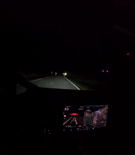 Cybertruck FSD V14.2.2.5-Enters a 40 mph zone but maintains 60 mph in standard mode