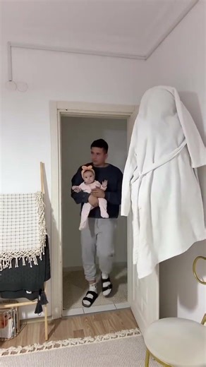 Hala bulunamadı😂#shortvideo #ytdayibenionecikarnolur #komedi #karıkoca #baby #keşfet #funny #comedy