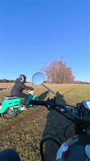 Jawa 21 vs Royal Enfield on wet grass – which one survives?