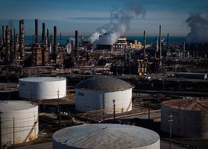 BP refinery sets off flares Tuesday night