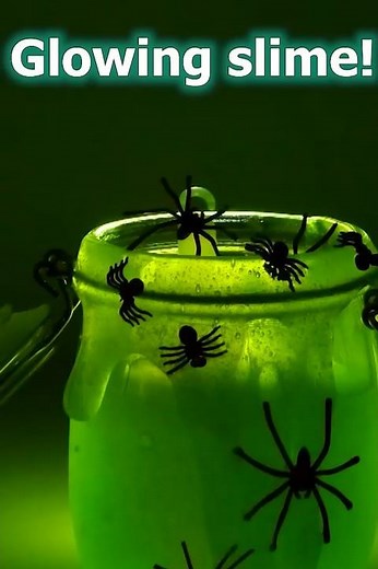 This Slime GLOWS IN THE DARK - Halloween Idea
