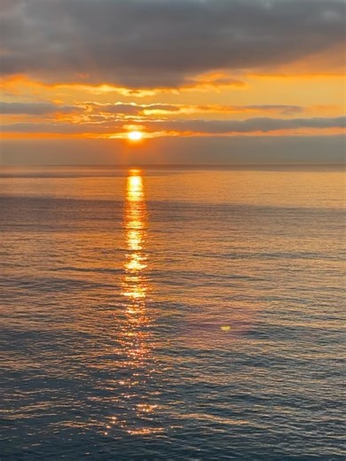 Fiorella • Helping you grow, heal & move forward on Instagram: "Closing the year ✨ 1. Best night @oldskoolrnbbcn 2. ☀️ @bachatasunrise 3. Morning coffee in my home 4. with my bae 5. dinner with my love in my hometown @lilivanlith 6. Love this city 7. with my brother 💛 8. 🚲 9. Christmas dinner with the fam 10. Training with mopje @fiorellaylinda_official 11. Sock lost 🧦 12. Sock found 😂 13. Arriving to São Paulo 14. 🇧🇷 15. Rio de Janeiro 🌅 #decemberbaby #gratefulthankfulblessed"