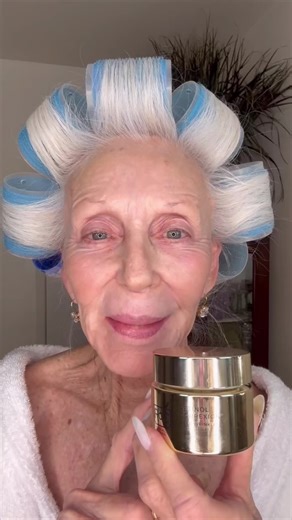 Transform Your Skin with Retinol Correction Cream