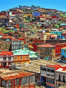 All of the Best Things to See, Eat, and Do While Staying in Valparaiso, Chile