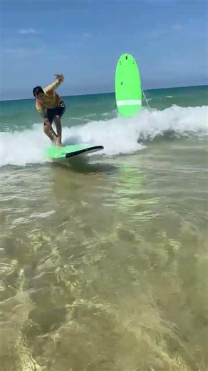 First surf lesson in French can be a bit chaotic 🏄