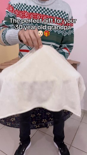 The Perfect Christmas gift! 🎁 🎄🤩 #retrogaming #retro #retrogames #projector #retroconsole This VideoGame Projector has 10.000 classic retro games, every 90s kids dream! | RetroGame