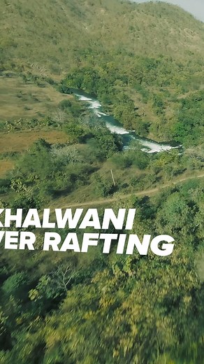 At the Khalwani EcoTourism Campsite near the Statue of Unity, visitors will have an adrenaline rush by rafting through the Narmada River. As you begin your journey, you’ll encounter rapids that you must overcome. Paddle your best and avoid obstacles. Here every twist and turn will delight you. This year, indulge in your next vacation in Gujarat, a land steeped in adventure and history. 📍Khalwani EcoTourism Campsite, Statue of Unity @mulubhaibera1 #gujarattoursim #gujarat #tourism #khalwaniriver