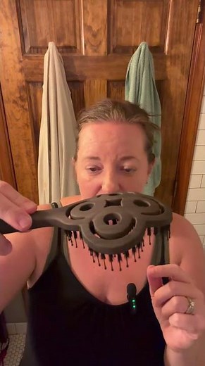 Best detangler brush for all hair types! Check it out!