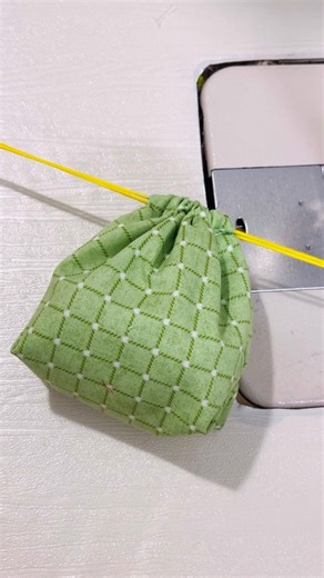 Making drawstring bags has never been easier. #sewing #sewingtipsandtrick #sewing #sewingtutorial | Trefa Craft