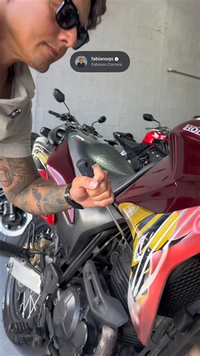 Fabiano Correia on Instagram: "Quanto? Comenta aqui👇 #moto #empreendedorismo #instagram #reels #meme"