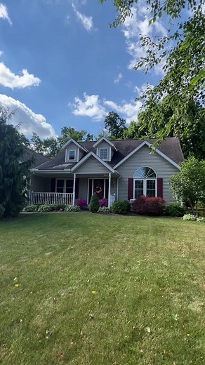 Double the beauty and double the functionality with our double hung windows! From elegance to versatility, these windows offer so many benefits! Watch our latest video to learn more about this window style and click the link to read more! 犯 https://mywindo.ws/45YI8Ma | Universal Windows Direct | Facebook
