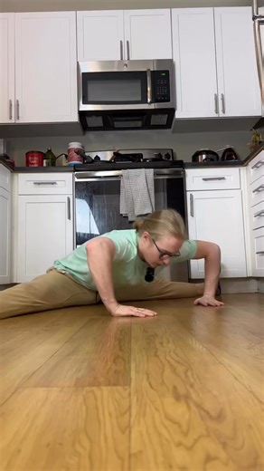 5K views · 76 reactions | The middle splits ! Pancake is one of the best stretches for the middle splits. But it’s only a price of the pie! External rotation makes middle splits WAY easy and way healthier for most people. So find a way to work on it! #movementbydavid #stayflexy | MovementbyDavid | Facebook