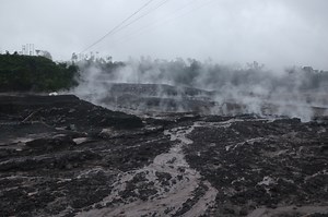 Volcanic eruption displaces thousands in Indonesia