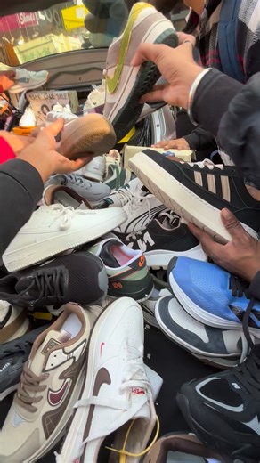 Anuj Kumar on Instagram: "Saste shoes 👟 @mba_vlogwala #mba_vlogwala . . . . #delhi #market #shoes👟 #shoes"