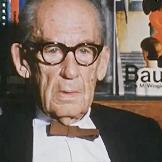 Walter Gropius – Visionär des Bauhauses 1919 gründete Walter Gropius das Bauhaus mit einer radikalen Idee: Kunst, Handwerk und Architektur zu vereinen und Gestaltung neu zu denken. In Dessau fand diese Vision ihre architektonische Form – offen, funktional, bis heute prägend für die Moderne. Mehr über Bauhaus, Orte und Ideen entdecken → bauhaus-experience.com/de/100-jahre-bauhaus-dessau #WalterGropius #Dessau #Moderne #Bauhaus2026 #Bauhaus100 #Designgeschichte | Bauhaus Movement